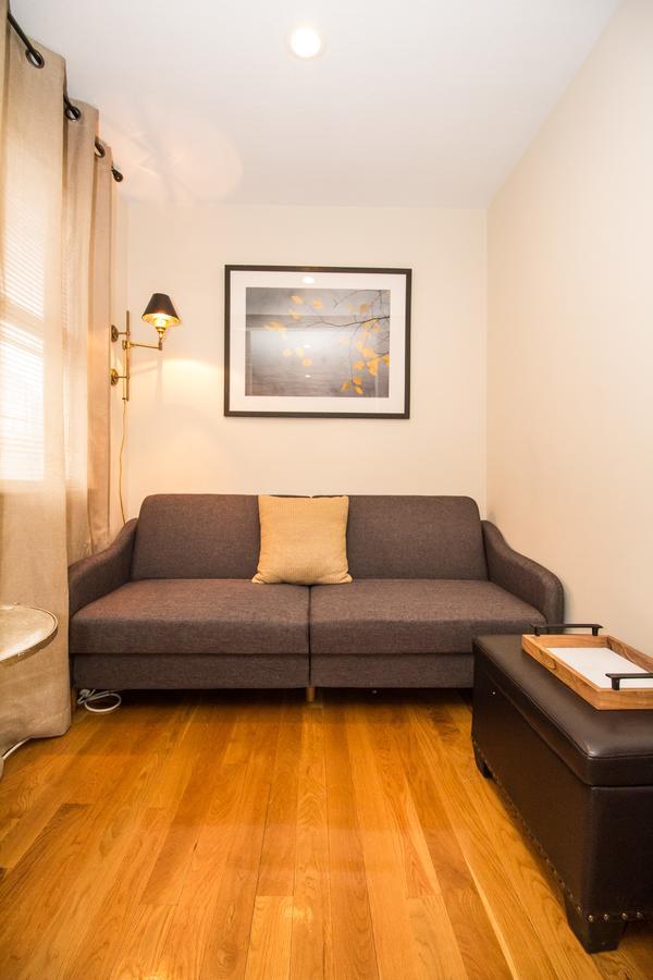 Sunny Spacious 2 Bed Plus Den,Mbta,Mins To Boston บรูคไลน์ ภายนอก รูปภาพ